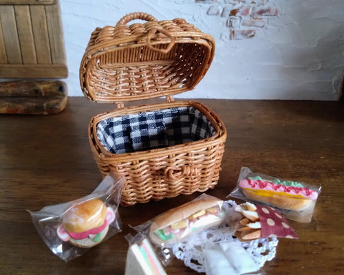 ピクニックバスケット Amazon.co.jp: サンコープラスチック ピクニック バスケット