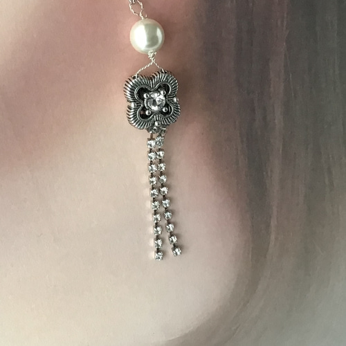 クリスタルメタルと連爪チェーンのピアス ピアス（フック