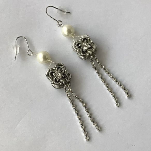 クリスタルメタルと連爪チェーンのピアス ピアス（フック