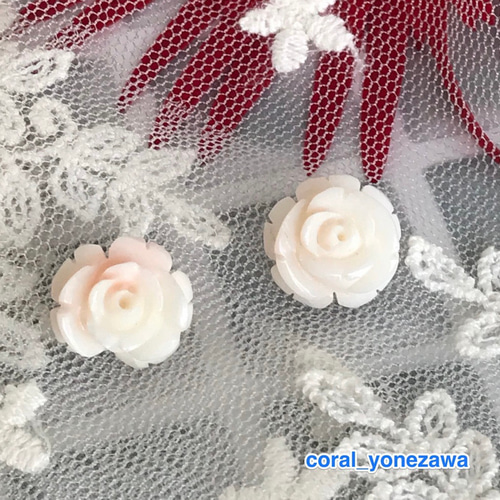 珊瑚の白薔薇ピアス ポストチタン R50513Y1 ピアス（スタッド