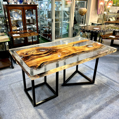 屋久杉のジュエリーレジンテーブル CNS8004 ダイニングテーブル 金井