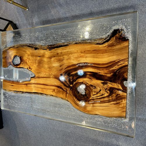 屋久杉のジュエリーレジンテーブル CNS8004 ダイニングテーブル 金井