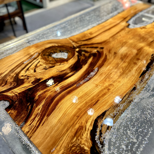 屋久杉のジュエリーレジンテーブル CNS8004 ダイニングテーブル 金井