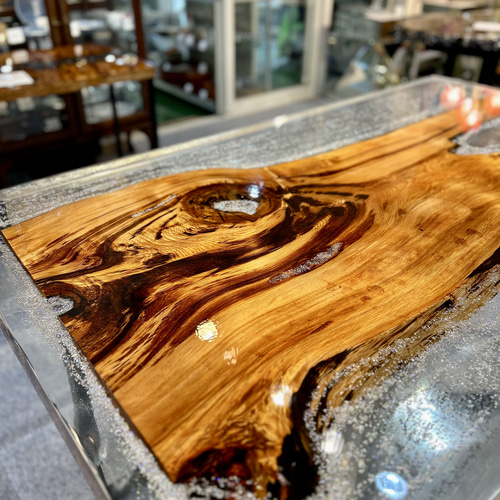 屋久杉のジュエリーレジンテーブル CNS8004 ダイニングテーブル 金井