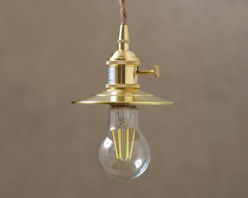 *くんちゃん* 琺瑯の美しい艶と真鍮を用いたペンダントライト くんちゃん* 琺瑯の美しい艶と真鍮を用いたペンダントライト くんちゃん