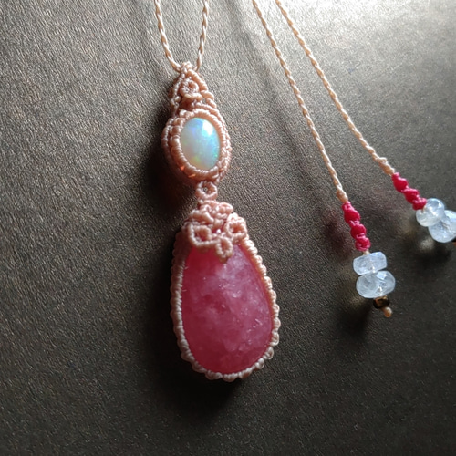 インカローズとオパールのマクラメ編みネックレス ネックレス