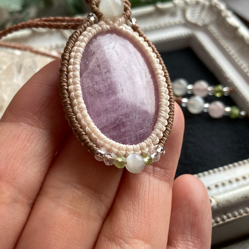 クンツァイト＆シトリン＆アメジストのマクラメ編みネックレス　ペンダント　天然石 クンツァイト＆シトリン＆アメジストのマクラメ編みネックレス