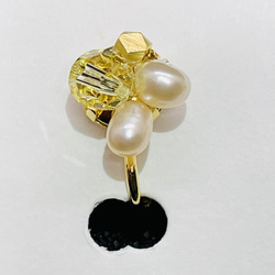 Freshwater pearl＊swarobeads clip-on earrings（yellow） 3枚目の画像