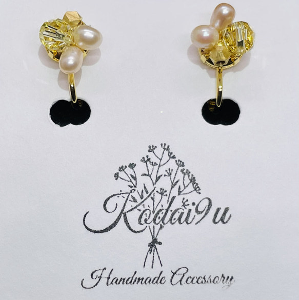Freshwater pearl＊swarobeads clip-on earrings（yellow） 1枚目の画像