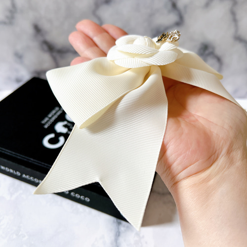 カメリア 大きめリボン アンティークホワイト ピンクリップ ヘアピン