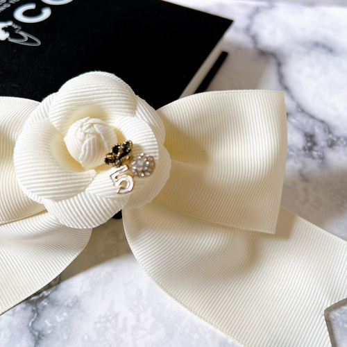 たいやきもふもふアンティーク調リボン飾りキャビネット 高級マホガニー使用 2段キャビネット 幅40cm 1人暮らし女子 姫系