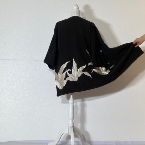 着物リメイク コート 黒留袖 かっこいい❤️ 正絹 絵羽模様 着物リメイク コート 黒留袖 かっこいい❤️ 正絹 絵羽模様