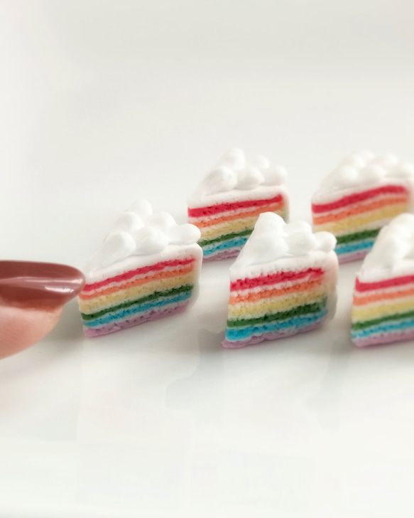 【選べる・金具/無し可】こだわりの レインボーケーキ （ チャーム ストラップ キーホルダー ) 虹 スイーツ ケーキ 2枚目の画像
