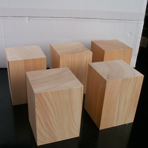 ○ヒノキ 大きなサイコロ 角材 台 鉢植えの台 DIY材料 K29 その他