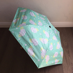 防紫外線折疊傘，繡球花，薄荷綠，99.9% 防紫外線，晴天或雨天都可以使用 163424 遮陽傘，雨傘竹柄 第11張的照片