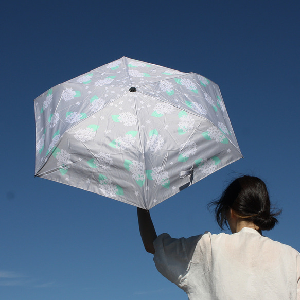 防紫外線折疊傘，繡球花，繡球花，淺灰色，99.9%防紫外線，晴天雨天都可以，163426，遮陽傘，竹柄 第1張的照片