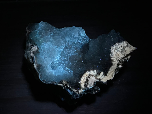 メキシコチワワ州産　蛍光ジオード　トランカスジオード　母岩つき水晶ジオードクラスター／墨西哥　荧光晶洞　 4枚目の画像
