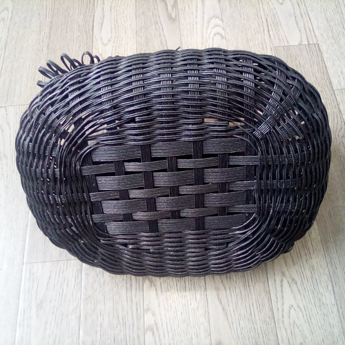 光でキラキラ お洒落な黒。 大人のカゴバック エコクラフト かご