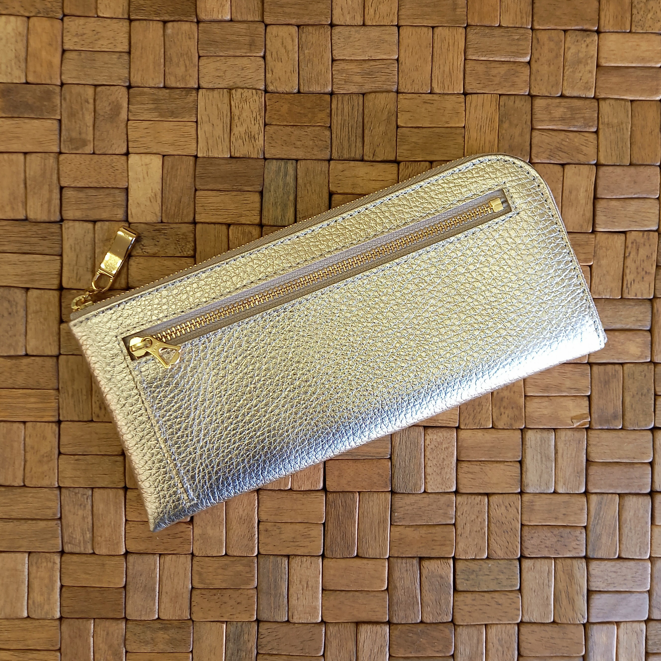 軽くて薄い！大容量な長財布（シャンパンゴールド）牛革シュリンク型押し◇14枚カードポケット◇レディース レザー 皮 革