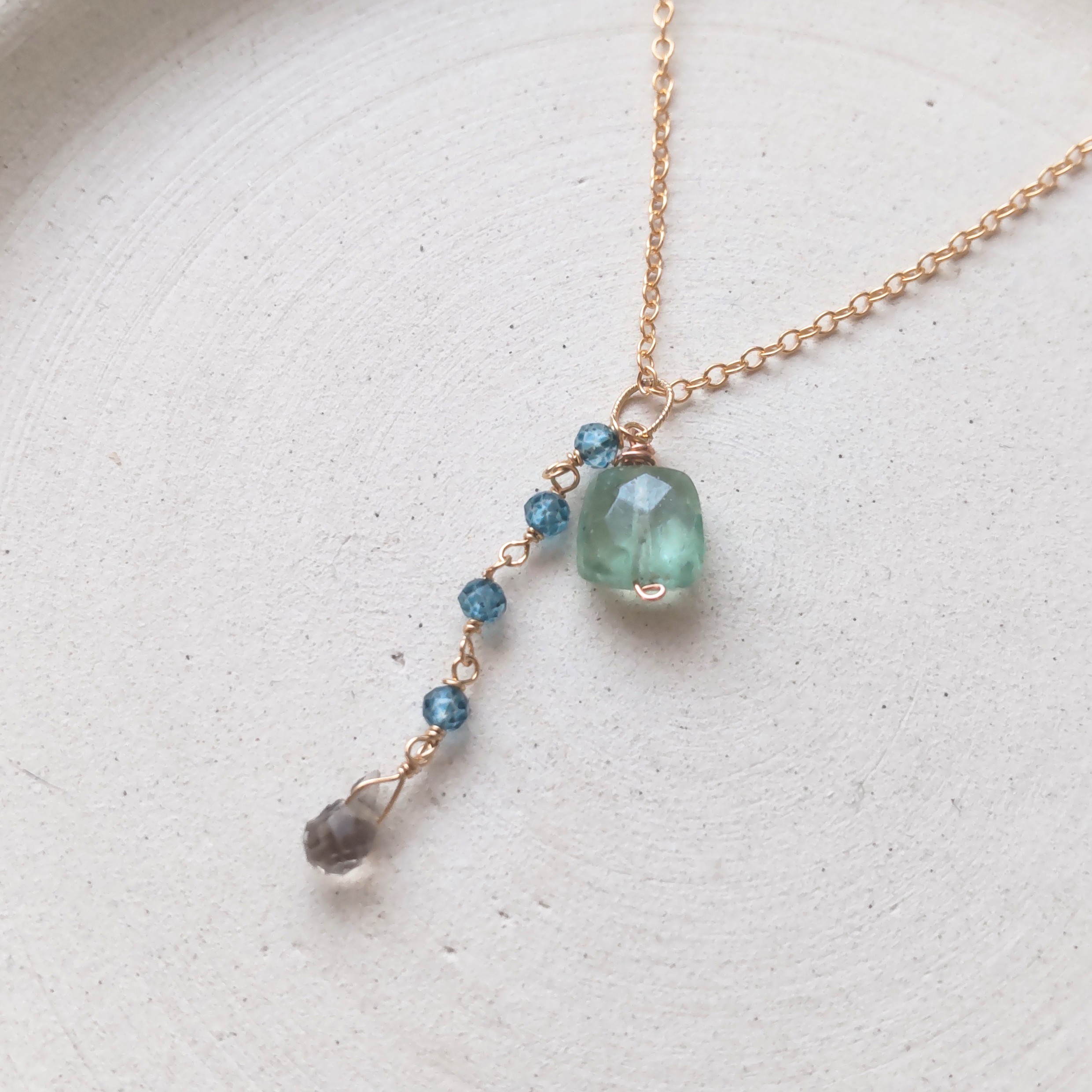 グリーンガーネットのネックレス