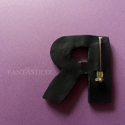 【イニシャルオーダー生産】❤ビーズ刺繍のカラフルアルファベットブローチ❤️スパンコール ラインストーン プレゼントギフト 8枚目の画像