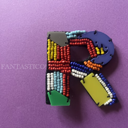 【イニシャルオーダー生産】❤ビーズ刺繍のカラフルアルファベットブローチ❤️スパンコール ラインストーン プレゼントギフト 6枚目の画像