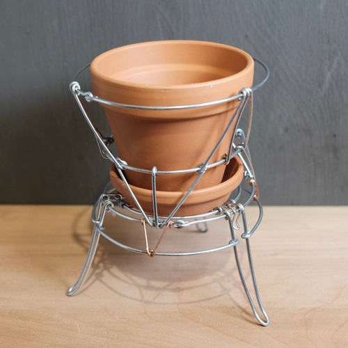 ワイヤープランタースタンド（テラコッタセット付き）01 一輪挿し