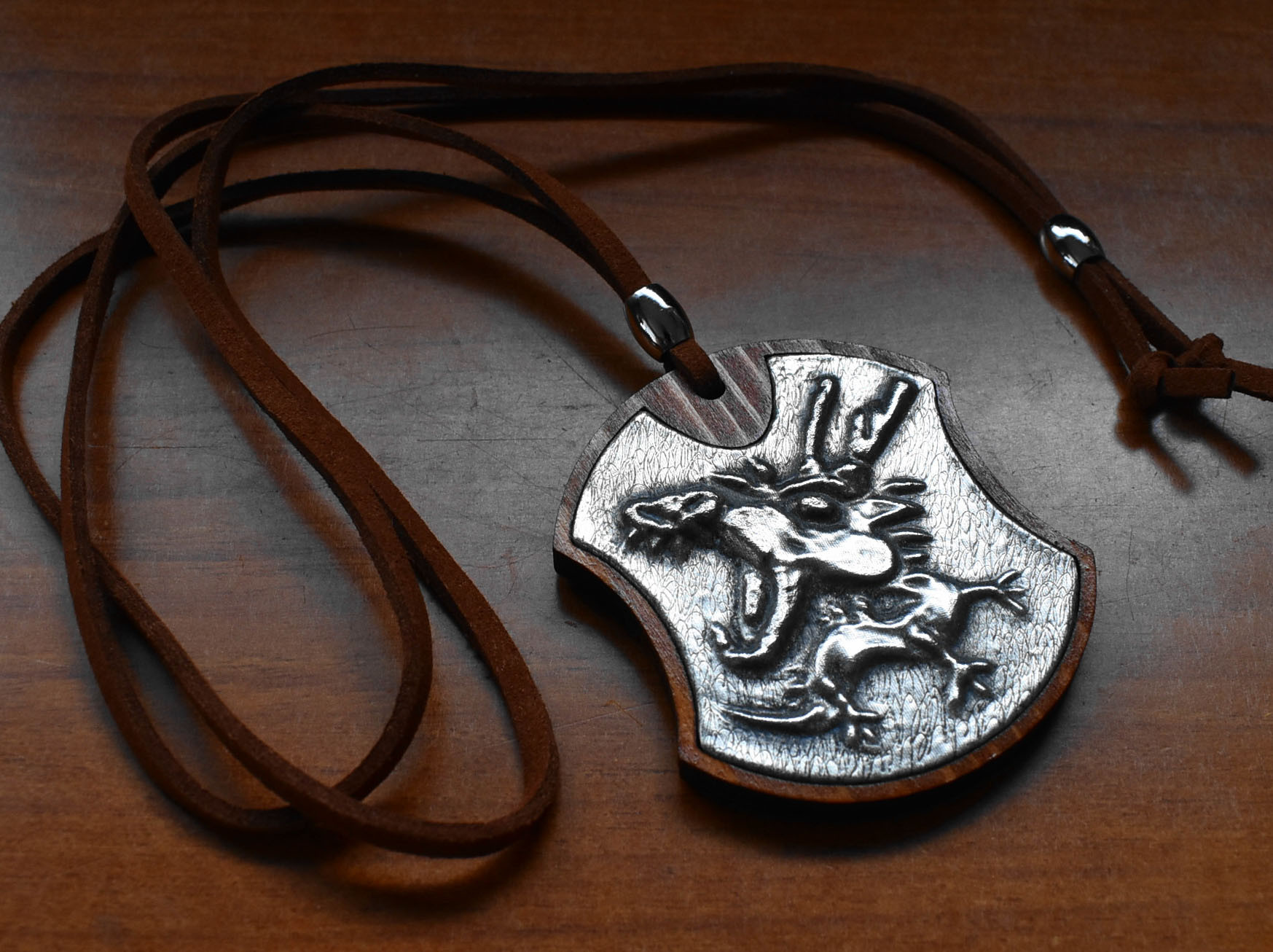 龍のペンダント