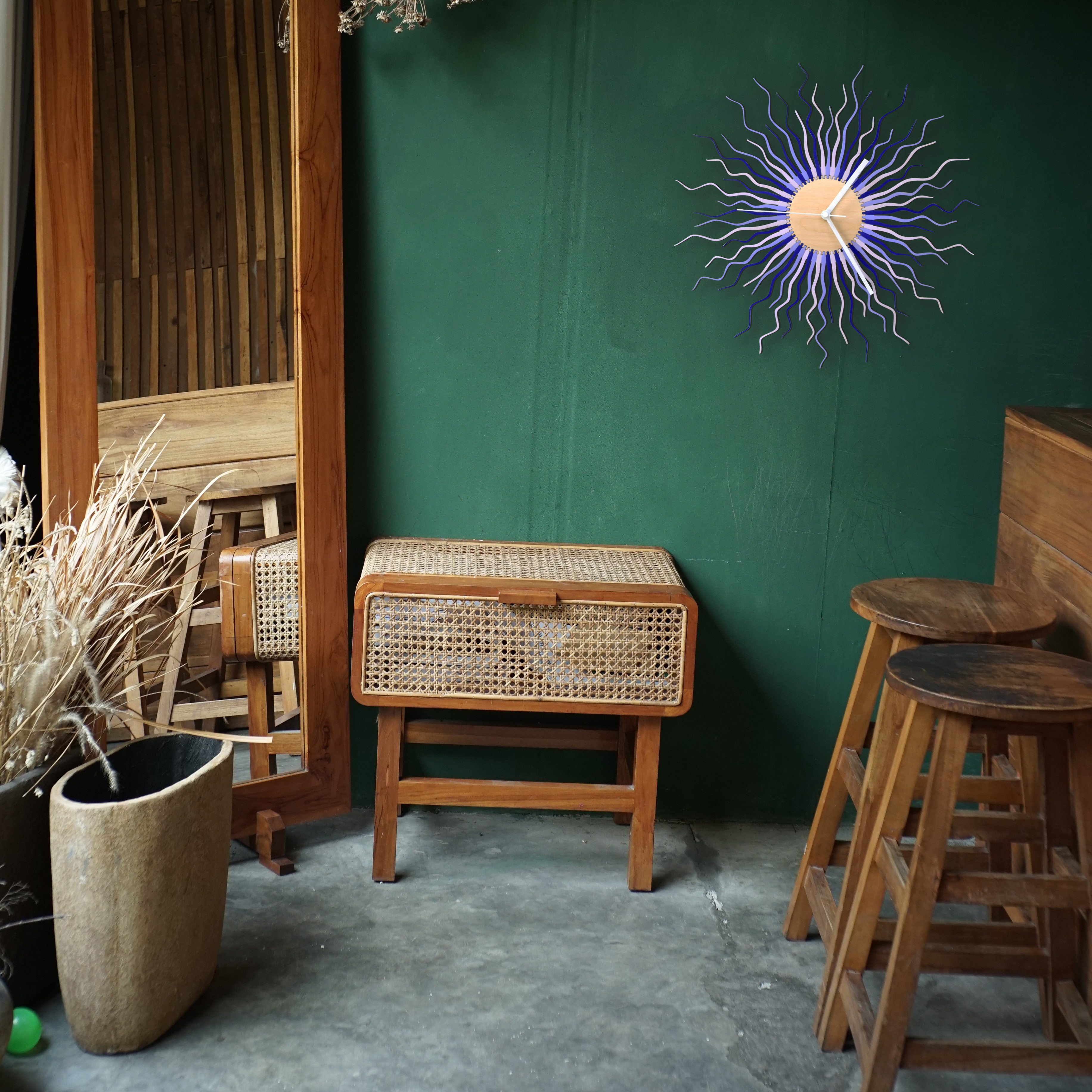 木製ウォールクロックMedusaパープル - 41/ 59 / 98cm紫色のモダンなオーガニックウォールクロック