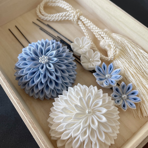 成人式 つまみ細工 髪飾り ＊ くすみブルー ＊ 正絹 和装用 かんざし