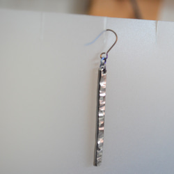 Titanium　pierced earrings・チタン製ピアス・シルバースティック・B 2枚目の画像