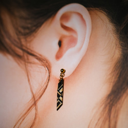 寄木端材の耳飾り 両子持縞【唯我独尊】 4枚目の画像