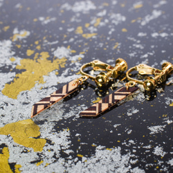 寄木端材の耳飾り 両子持縞【唯我独尊】 1枚目の画像