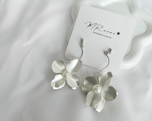 な*ん様 ete/ハグピアス フラワー/SV925 K18/シルバー/美品/廃盤 ete/ハグピアス フラワー/SV925 K18/シルバー/美品/廃盤品 ete/エテ