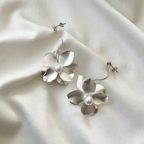 結婚式 ウェディング ブライダル シルバー メタルフラワー ピアス