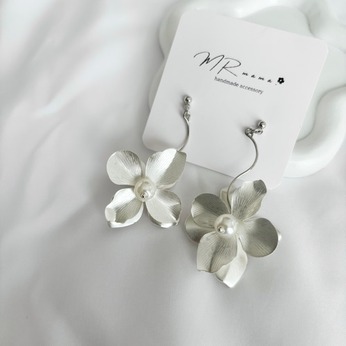 結婚式 ウェディング ブライダル シルバー メタルフラワー ピアス