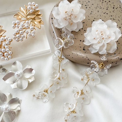 大人可愛い❣️大ぶり♡ラベンダー色 冬のフラワー樹脂ウサギちゃん