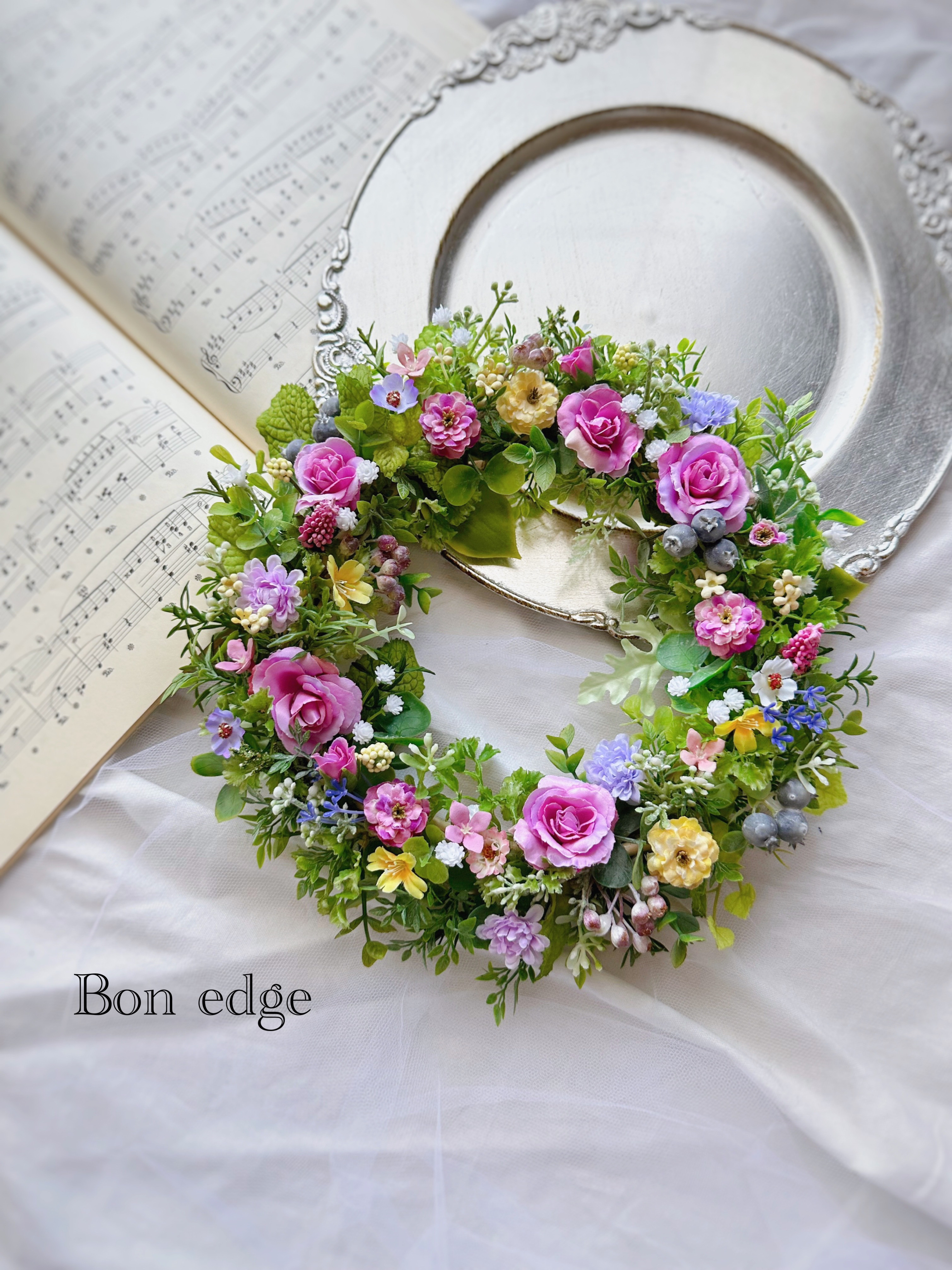 ミックスカラーのガーデンリース