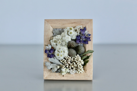 ドライフラワー フレーム：青紫と白いお花＆シルバーグリーン / ミニサイズ 1枚目の画像