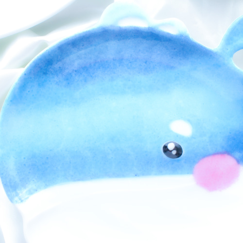 大空を泳ぐつぶらな瞳のクジラのお皿 中皿 ❤︎Blanche Neige❤︎ 通販