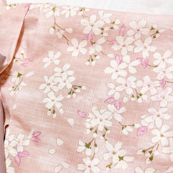 【3ヶ月〜5歳頃まで長く着られる⭐︎】1番可愛いふわふわシルエットのベビー袴　桜×くすみピンク袴 4枚目の画像