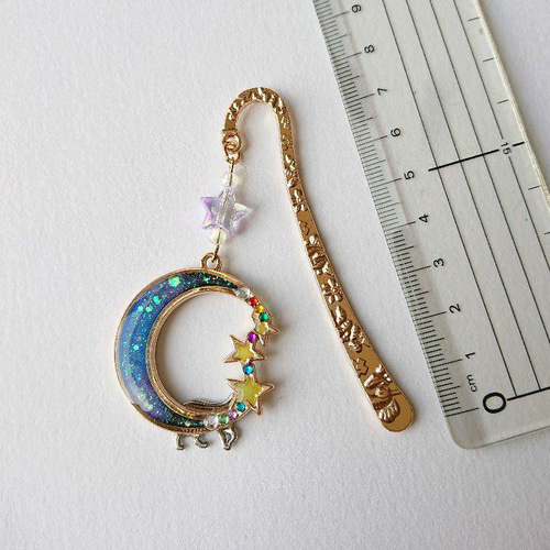 No.1153】UVレジン 月 猫 キラキラ ブックマーカー（お散歩猫） しおり