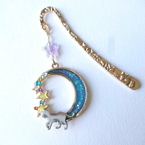 No.1153】UVレジン 月 猫 キラキラ ブックマーカー（お散歩猫） しおり