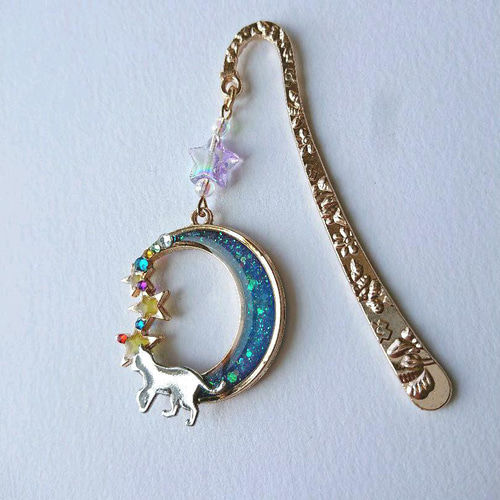 No.1153】UVレジン 月 猫 キラキラ ブックマーカー（お散歩猫） しおり