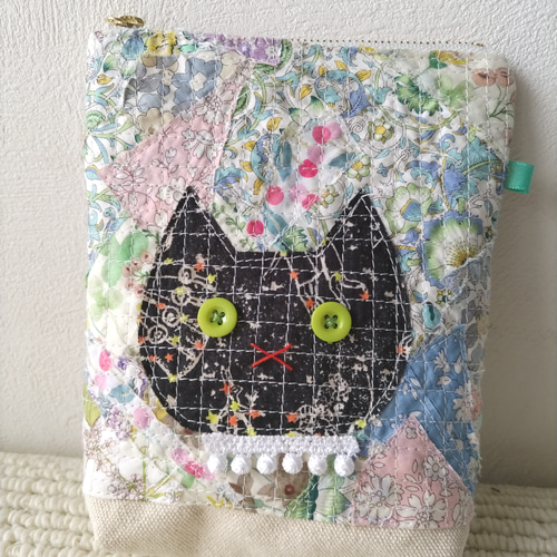 LIBERTYプリントパッチワークキルト猫ポーチ(ФωФ) ポーチ ranco
