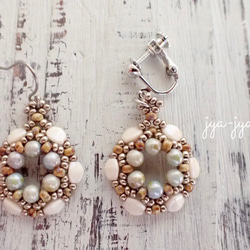 Pinch beads earrings - ivory brown 2枚目の画像