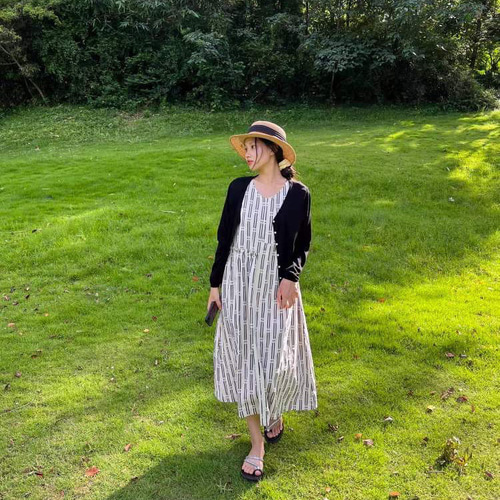 再販】涼しげなジャガード織り生地 Vネックノースリーブワンピース