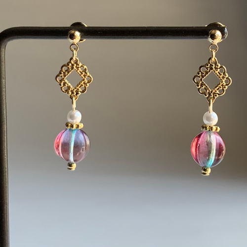 台湾風 赤と青グラデーションビーズのピアス ピアス（フック・チェーン