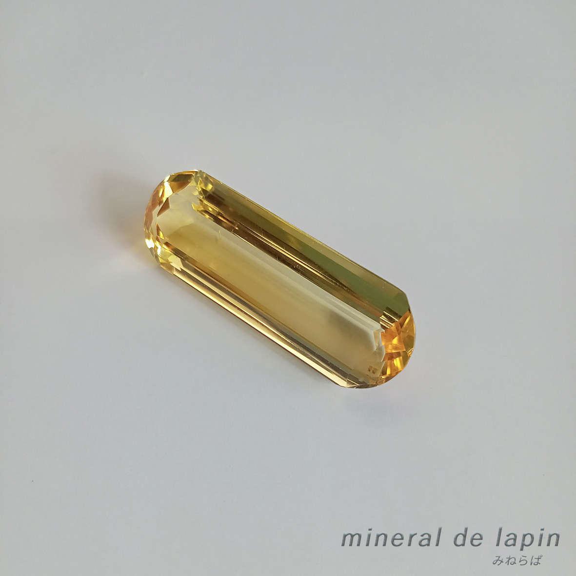 ゴールデンイエローベリル　ルース　16.94カラット
