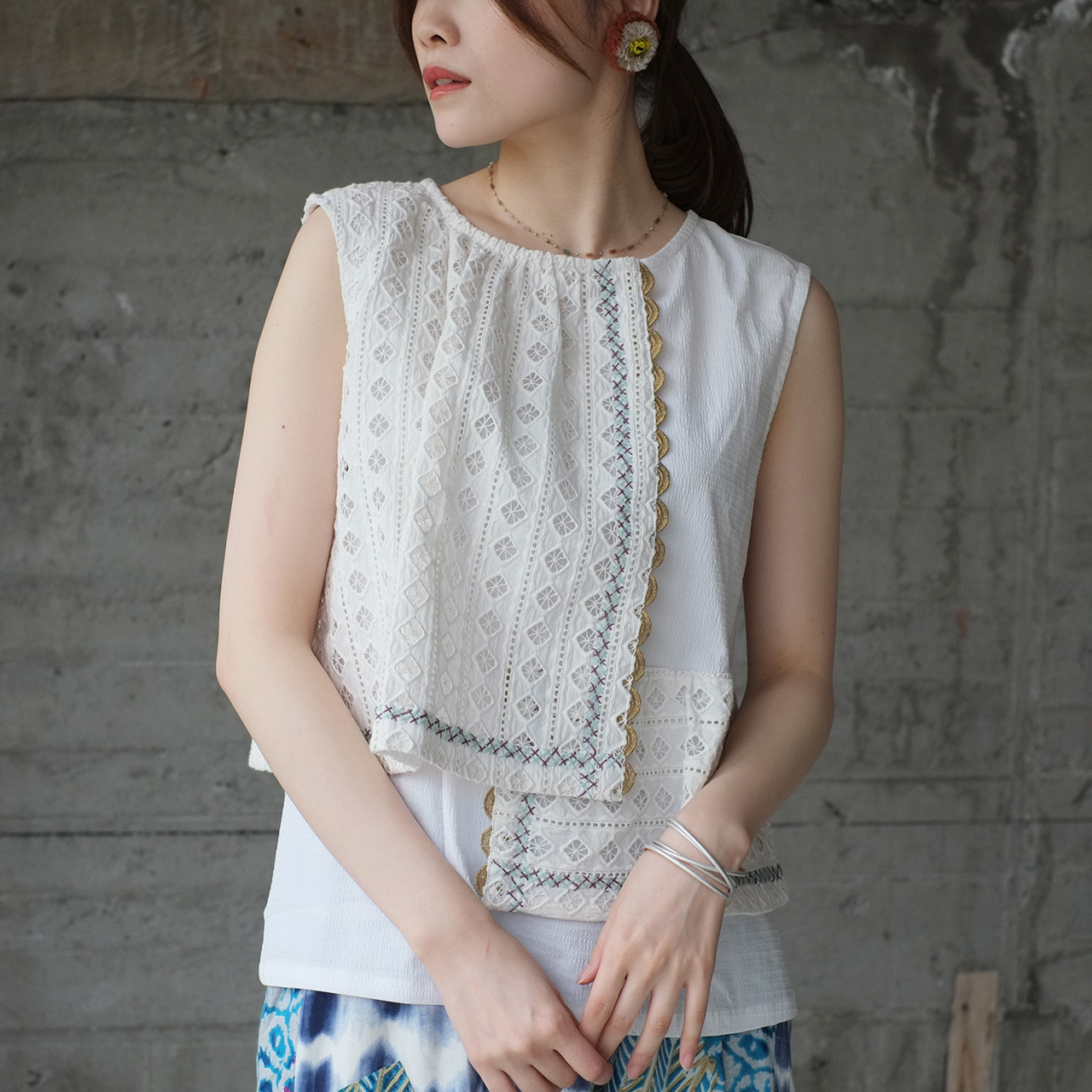 ベストとしても◎レースデザインが独創的♡カットワークレース重なるノースリーブトップ（23s-10）ホワイトver2